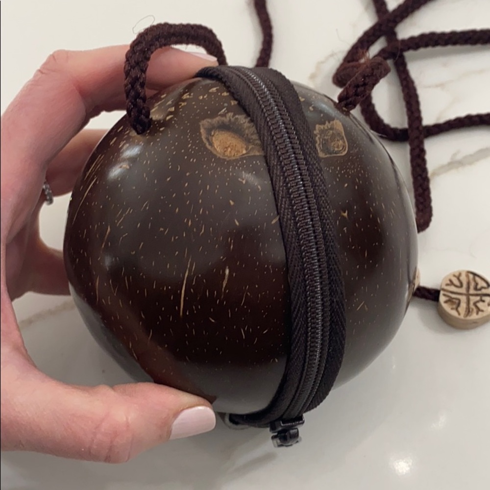 Round Purse - Picture 2 of 3